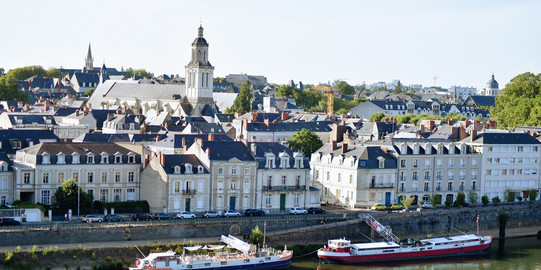 Fluss in Angers von oben