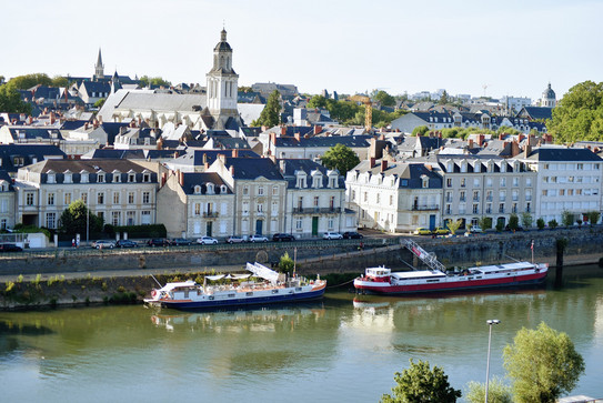 Fluss in Angers von oben