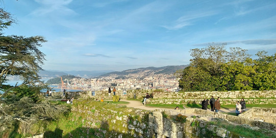 Luftaufnahme der Stadt Vigo in Spanien