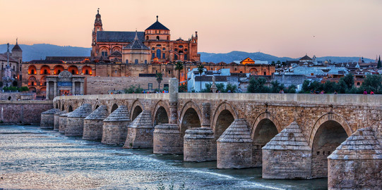 Brücke und Wahrzeichen in Córdoba